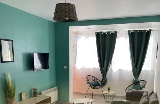 Bright 2-room apartment with parking