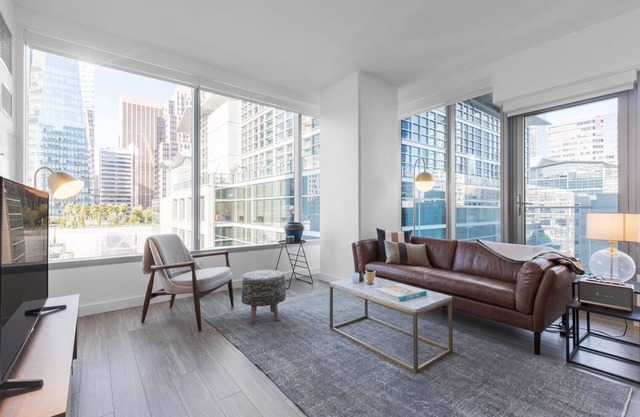 Bright 2BR w/Gym, Rooftop, near Instagram & Facebook, by Blueground