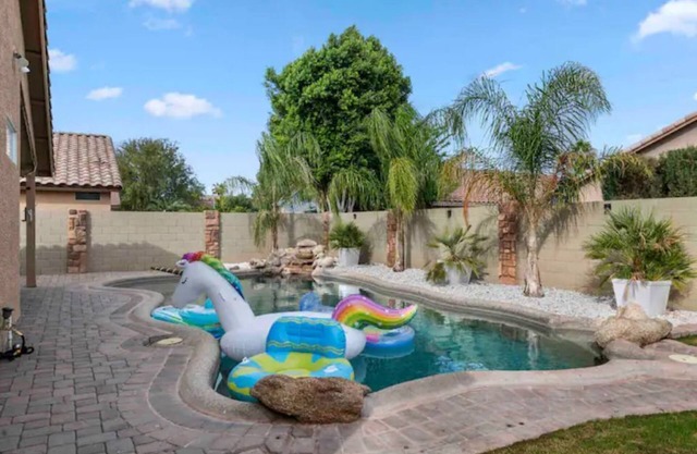 Bright 3 Bdrm w/Heated Pool! 6 min to DT Gilbert!