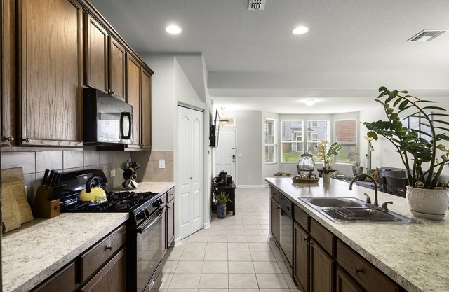 Bright 3 BR Home w Lounging, Full Kitchen, Workspace, Pond & Pet-Friendly!