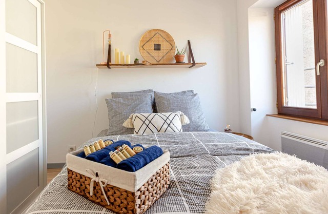Bright 57 m² duplex apartment on 2nd floor, in the heart of Vieux Valence.