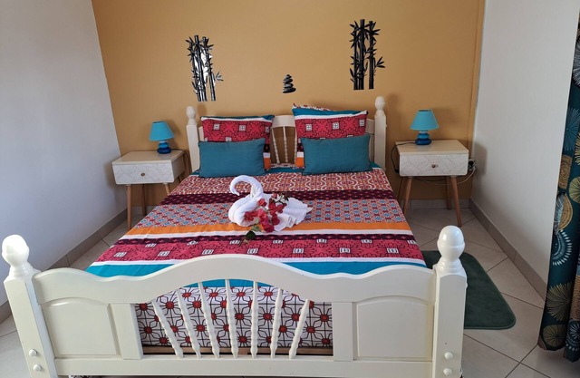 Bright, air-conditioned 86m² F2 apartment with panoramic view