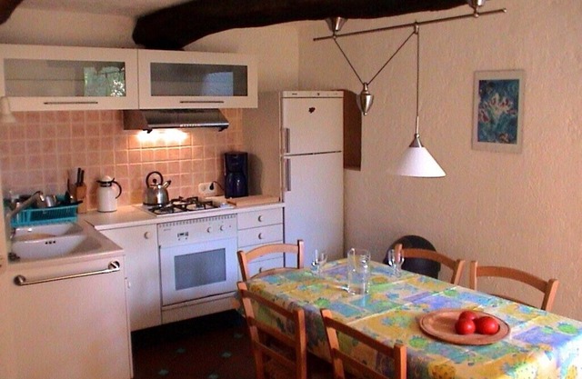 Bright and calm apartment with terrace in patio, 5 sleeping places