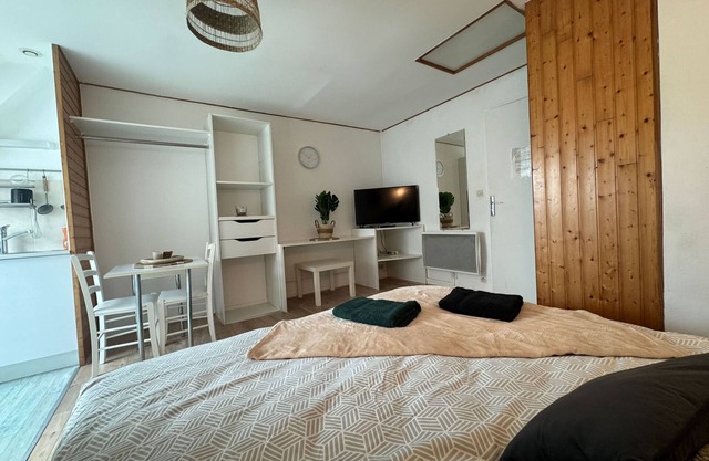 Bright and charming studio in Biéville-Beuville