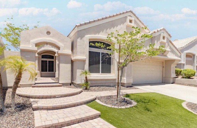 Bright and Cheerful Home Tucked in the Ahwatukee Foothills.