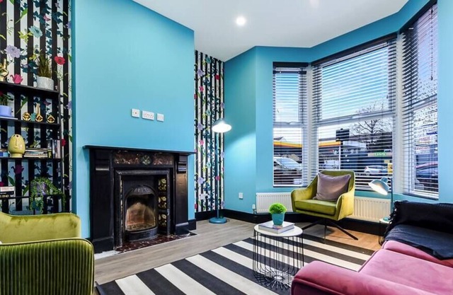 Bright and Colourful House - Best for a Large Groups