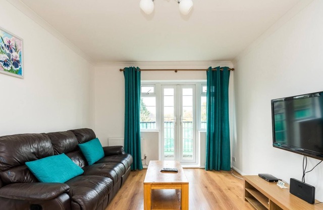Bright and Comfortable 2 Bedroom flat Oakwood