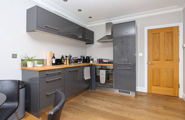 Bright and Modern 2 bed flat
