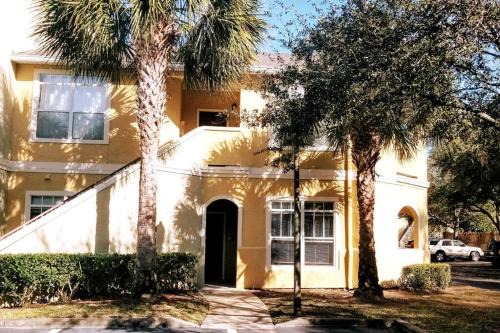Bright and Spacious 1Bed 1Bath condo
