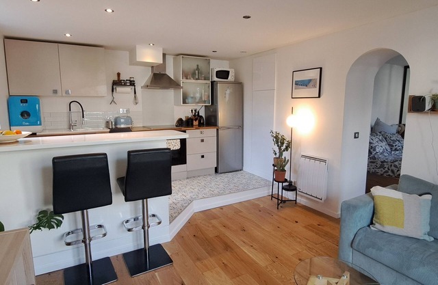 Bright apartment close to transport and Olympic sites