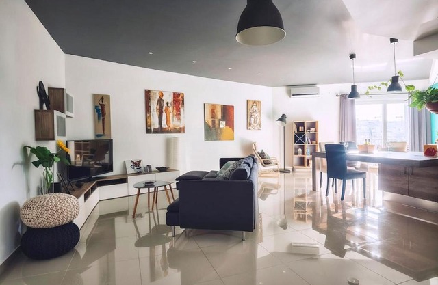 Bright apartment in St Julians - free parking