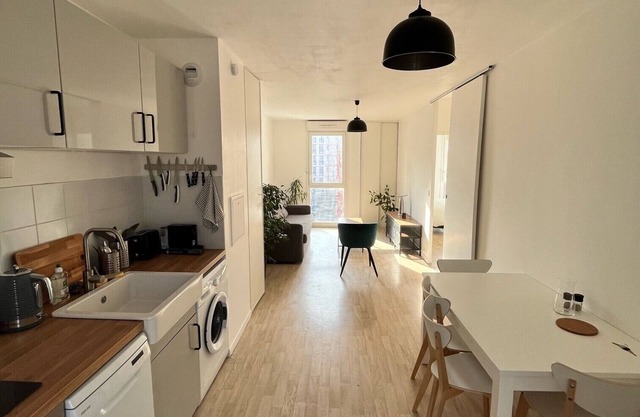 Bright apartment just outside Paris