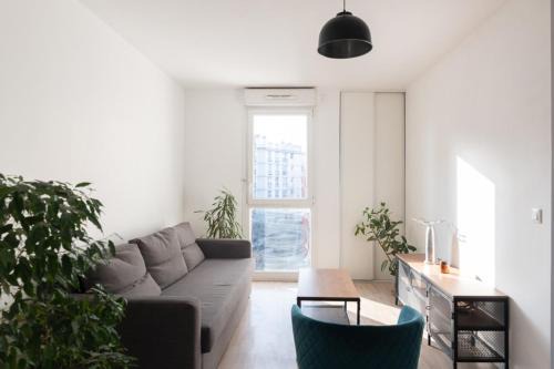 Bright apartment just outside Paris