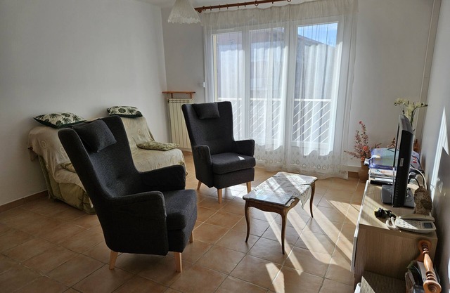 Bright apartment - near the beach