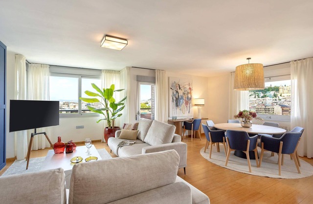 Bright Apartment with parking in Granada. Gongora