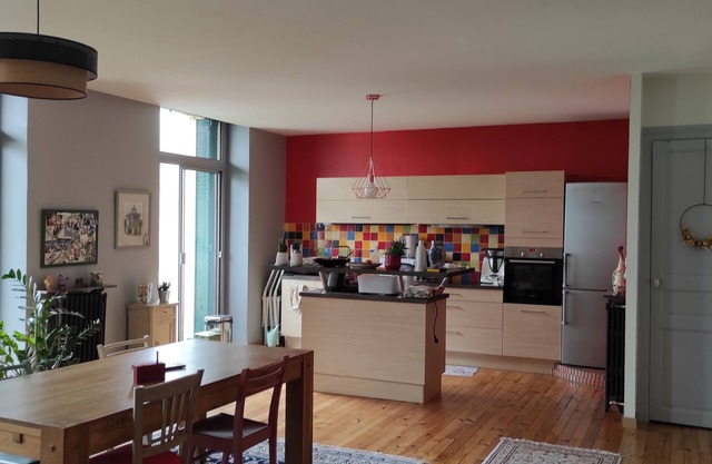 Bright apartment with view of the Pyrenees