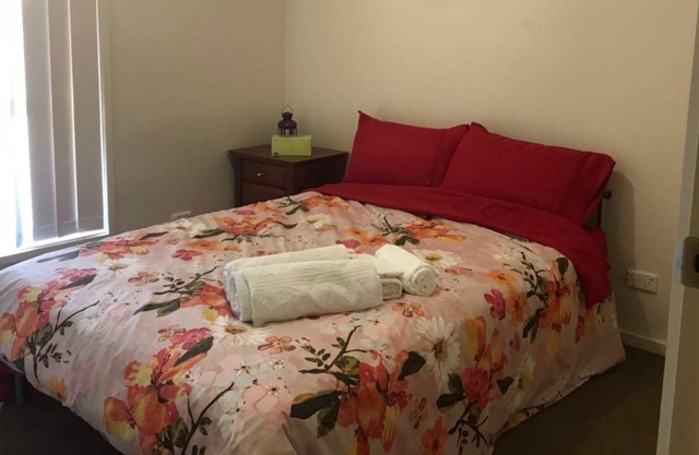 Bright & Beautiful 3bed townhouse, Central location Free WiFi