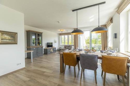 Bright C, 200 meter from the beach