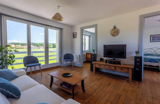 Bright, comfortable 3-bedroom apartment with terrace and garden.