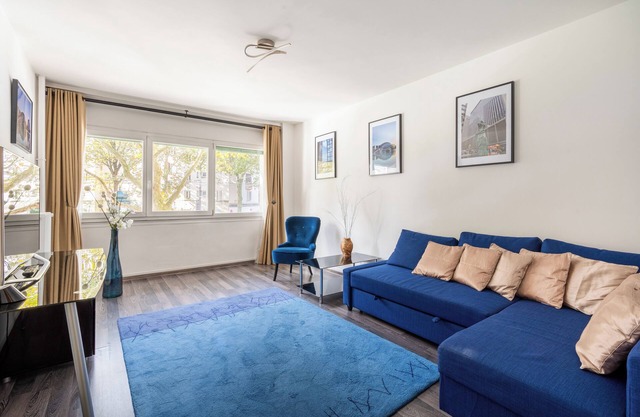 Bright & Contemporary 2BD Apartment