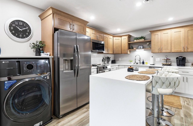 Bright, cozy 2 BR/1 Bath apt in Prime location-steps away from WVU Stadium & Hospital