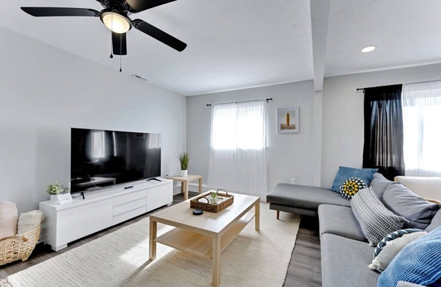 Bright & Cozy 3BR Virginia Beach Stay ~ Long-Term