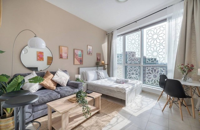 Bright & Cozy Studio - Discovery Gardens Stay