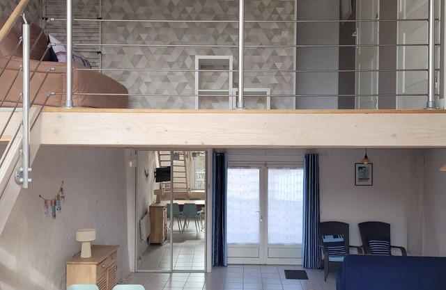 Bright house near beach with terrace, 2 bedrooms, BBQ, parking, linen included