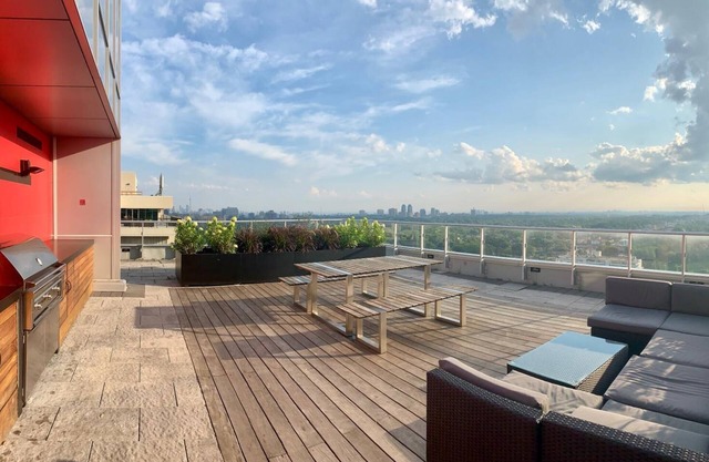 Bright & Luxurious 1 Bedroom Apartment in the Heart of Toronto