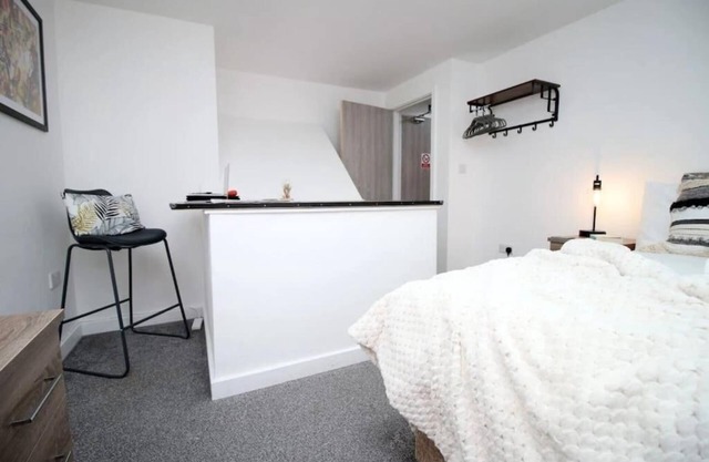 Bright & Modern Cardiff Stay