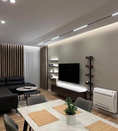 Bright & Modern Family Flat