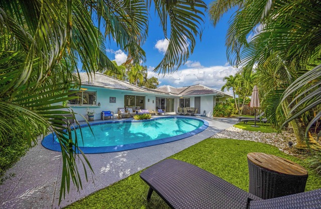 Bright & Modern Villa with Private Pool in Fort Lauderdale