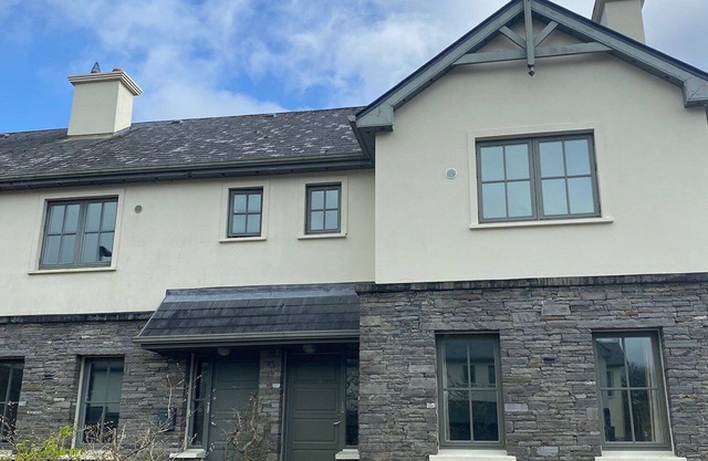 Bright, modern, welcoming home easy stroll along pathway into Kenmare town