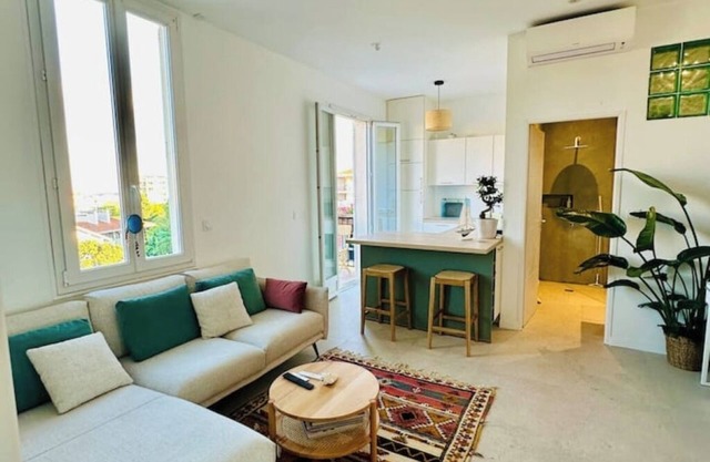 Bright new T2 Cannes, near Palais des Festivals & beaches, balcony, parking
