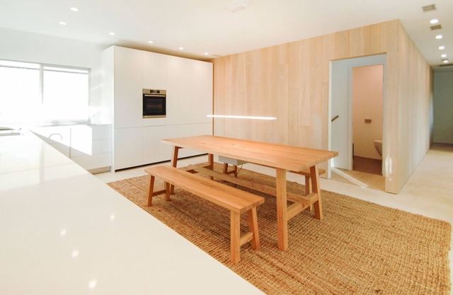 bright open luxurious high-end minimalist design - virtual tour on slide 3