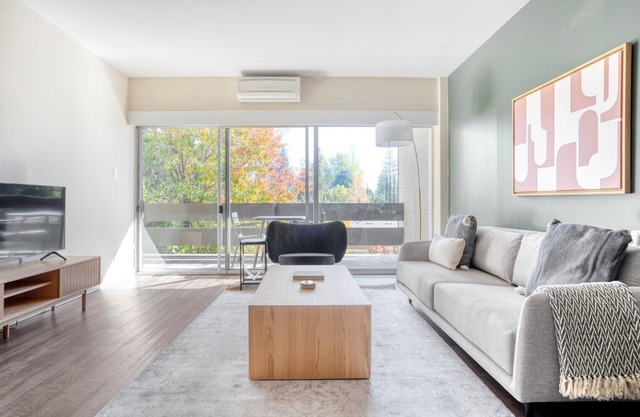 Bright Palo Alto 1BR w/Gym, Pool & BBQ, nr tech HQs, by Blueground