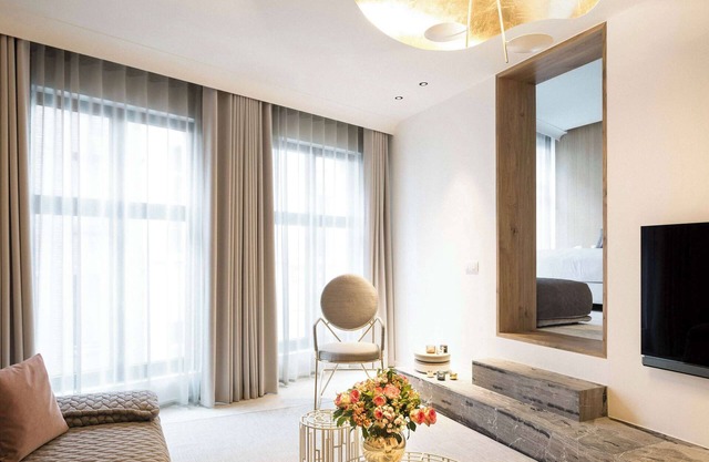 Bright & private luxurious suite