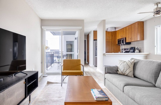 Bright Redondo Beach 1BR w/Pool, Gym, 1 block from beach, by Blueground