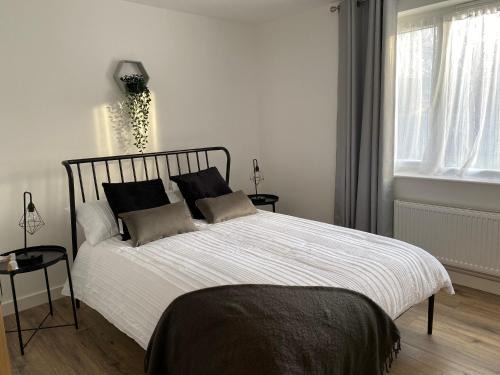 Bright- Self Check-In -Great Area close to South Woodham Ferrers station