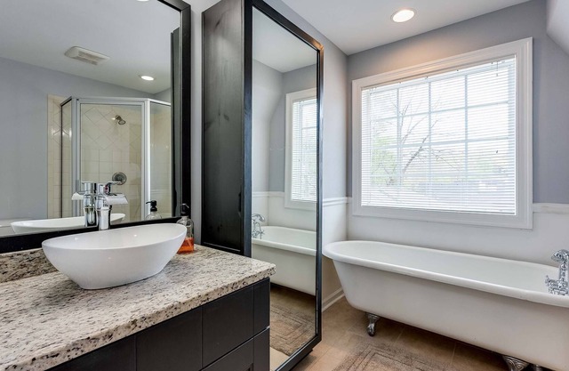 Bright & Spacious 4BR, 2.5bth - 5 mins to downtown