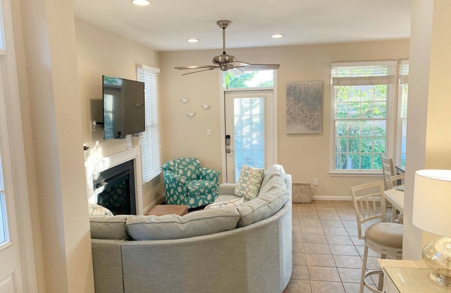 Bright, Spacious End Unit OWNER MANAGED Rowhome Steps Away From All Amenities!