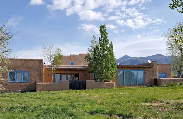 Bright Star Casa in Arroyo Seco half way between Taos Plaza and Taos Ski Valley