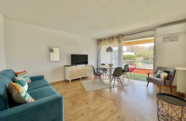 Bright studio just outside Cannes