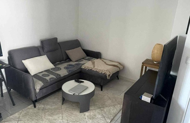 Bright T2 with 2 balconies & fitted kitchen - Lyon 8, near Monplaisir