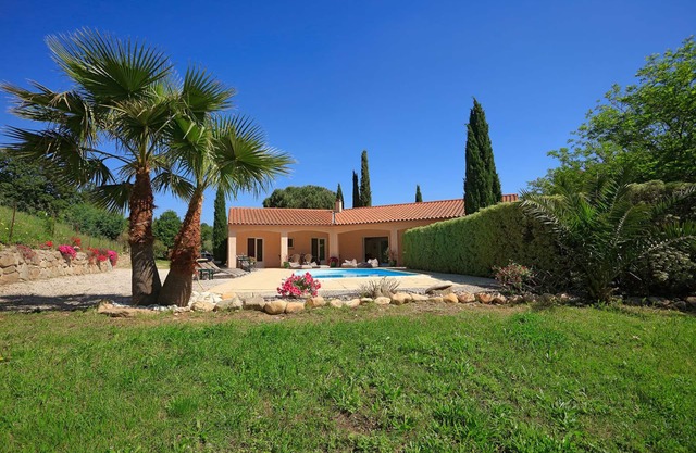 Bright villa, air conditioned, on 9000m², pool, tranquility and rest assured