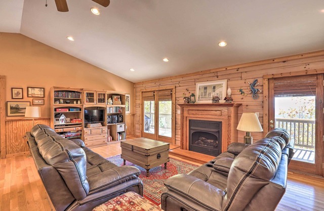 Bring a Pet: Bostic Cabin w/Mtn Views!