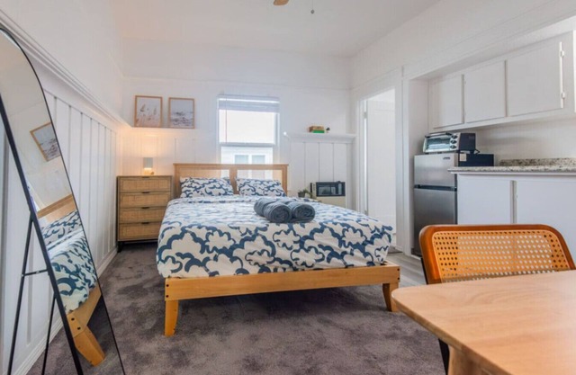 Broadway 12 - Cozy Private Studio