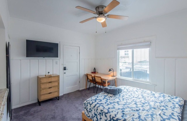 Broadway 16-Comfortable Private Studio