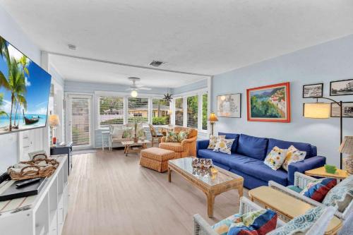 Bromeliad Bungalow - Downtown Cottage