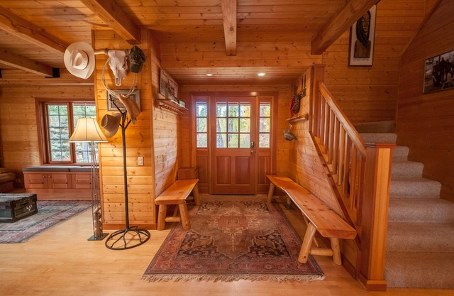 Brook Trout Lodge - 20 Acre Estate with Hot Tub
